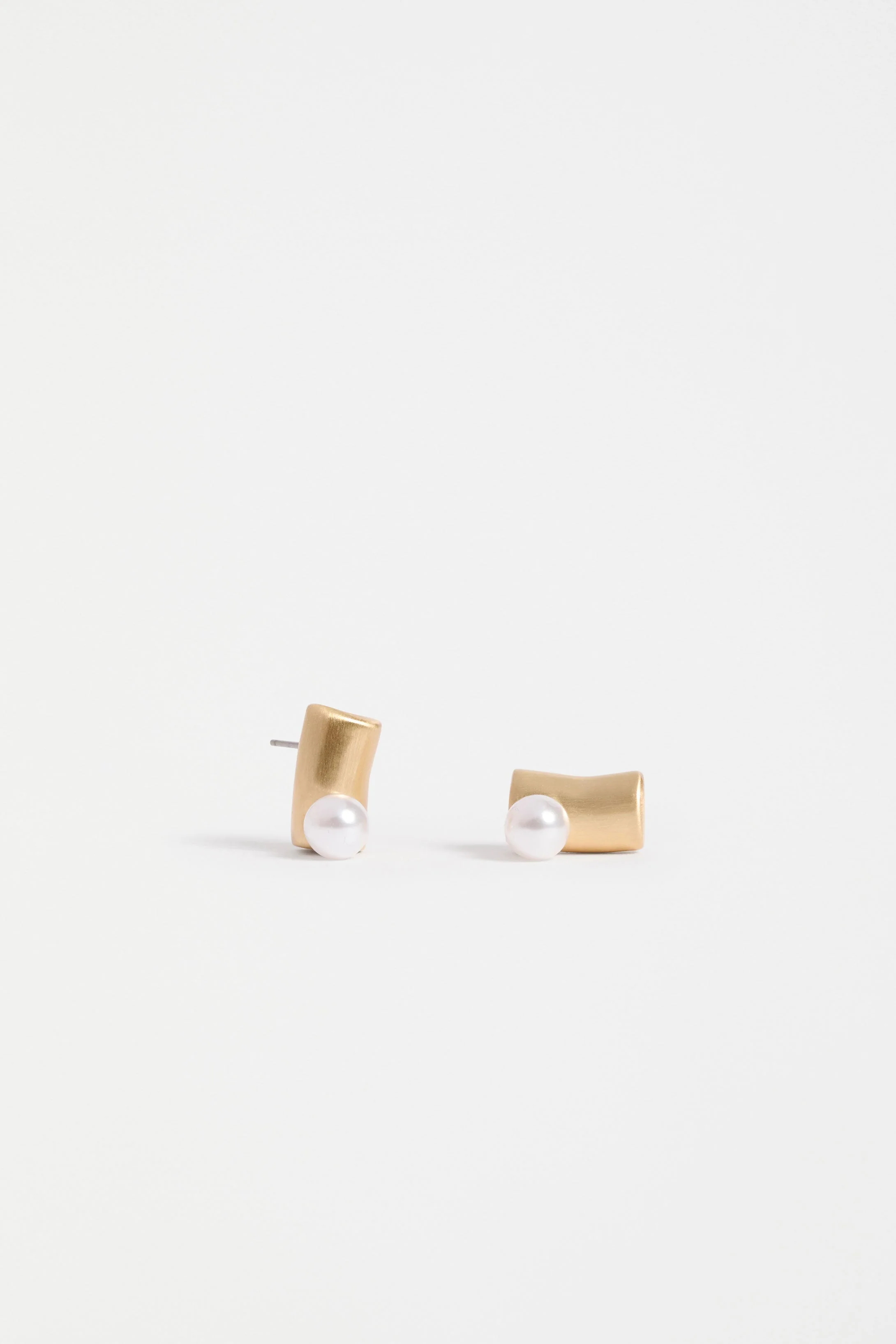 Ahas Stud Earring