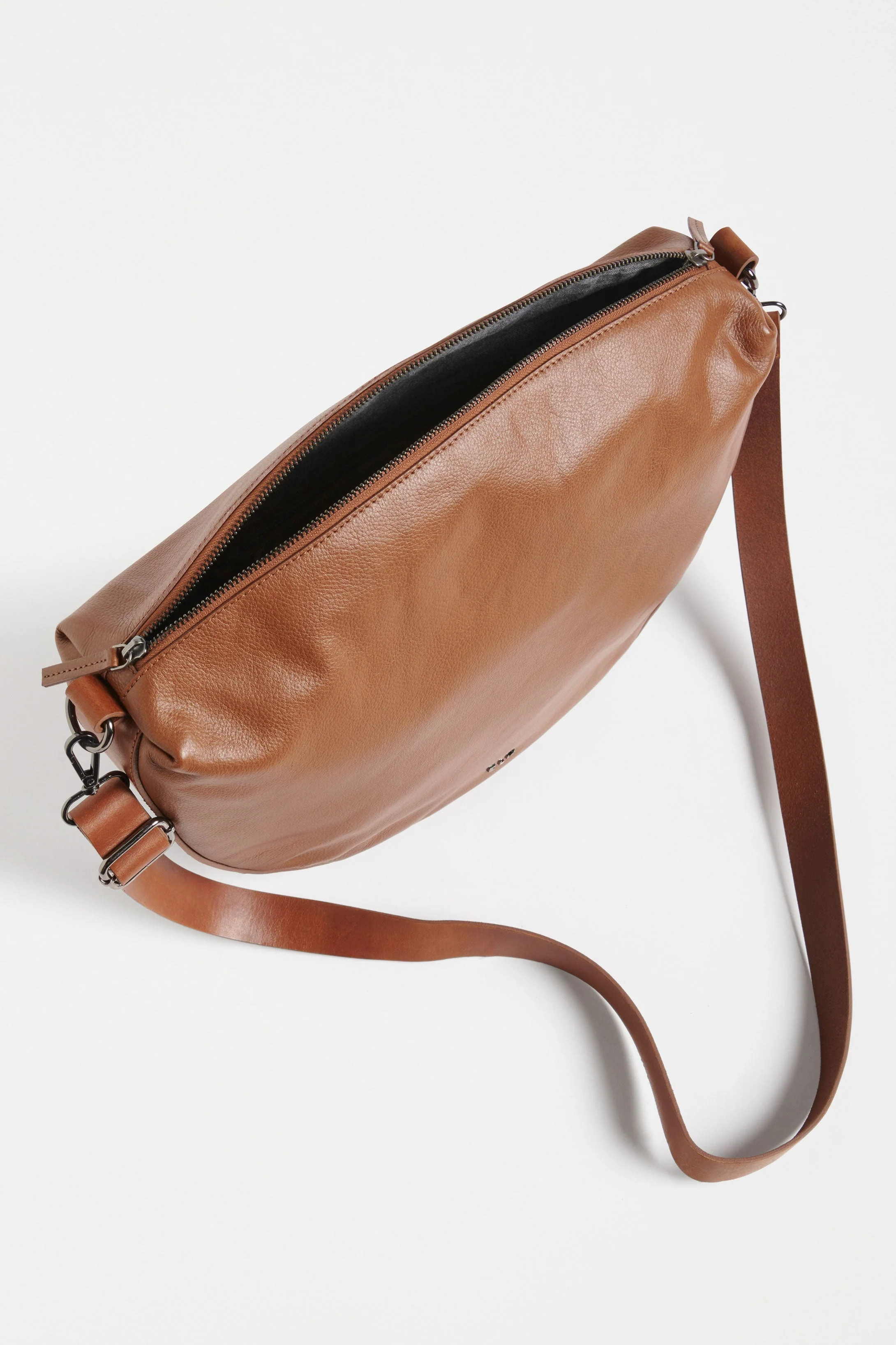 Ilin Crossbody Bag - Image 5