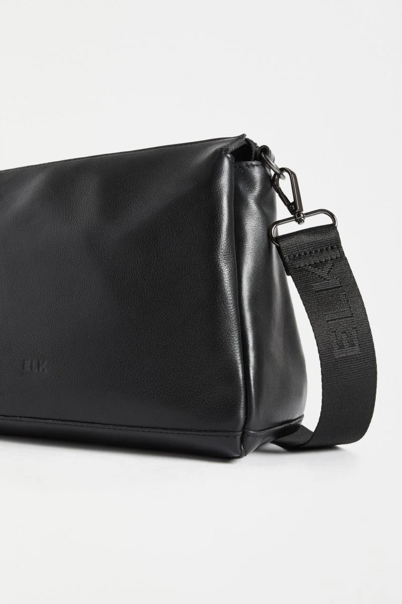 Veni Crossbody Bag - Image 18